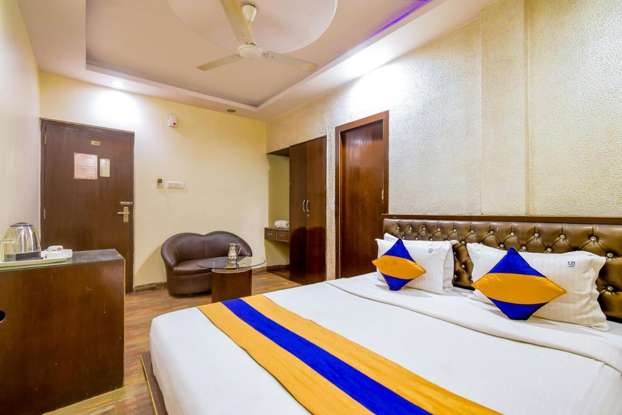 כלכותה Hotel N S International מראה חיצוני תמונה